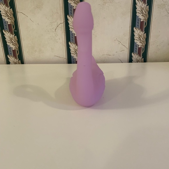 Fenton Lavender Satin Swan Figurine - Picture 6 of 9